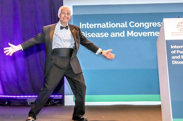 An MDS Video Challenge panelist analyzes a challenging case live before the crowd.