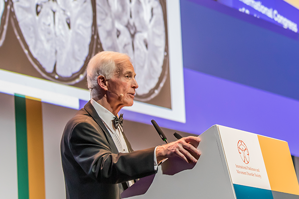 An MDS Video Challenge panelist analyzes a challenging case live before the crowd.